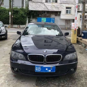 粤B深圳牌协议车06年原装进口宝马740Li，4.0排量自然吸气，V8后驱